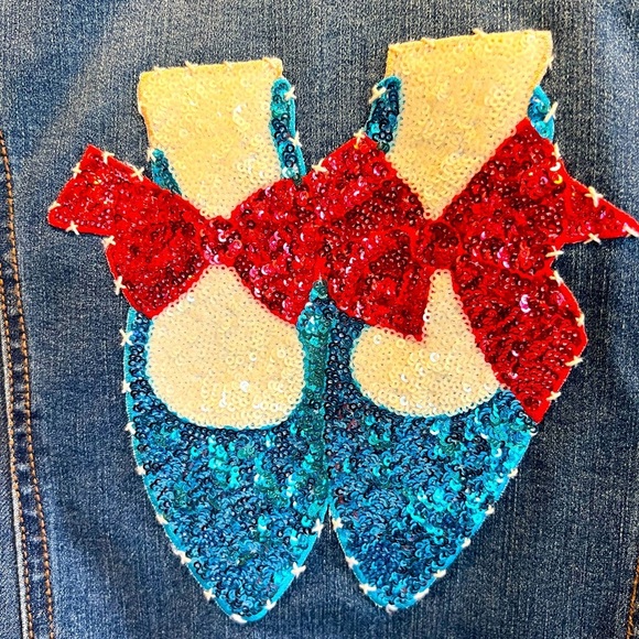 Women's Denim Jacket blue color Size medium.Beautiful design inside and outside - Picture 13 of 14